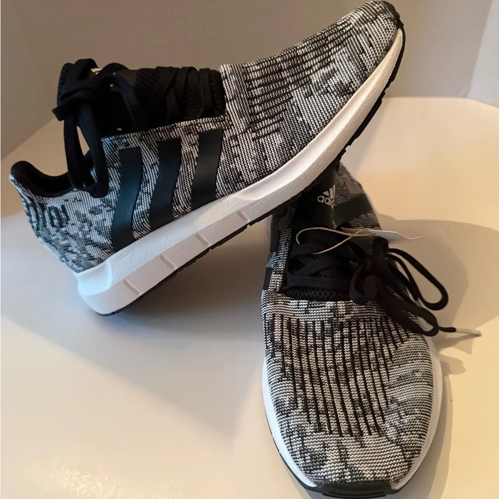 Adidas Swift Run 1.0 Black/Gray/White Sneakers Men’s 8 NEW